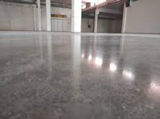 Acabado de una superficie de piso industrial